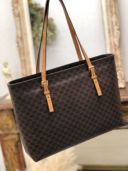 Celine Macadam Blason Embossed PVC Leather Tote bag Brown Vintage Old w3yr7h