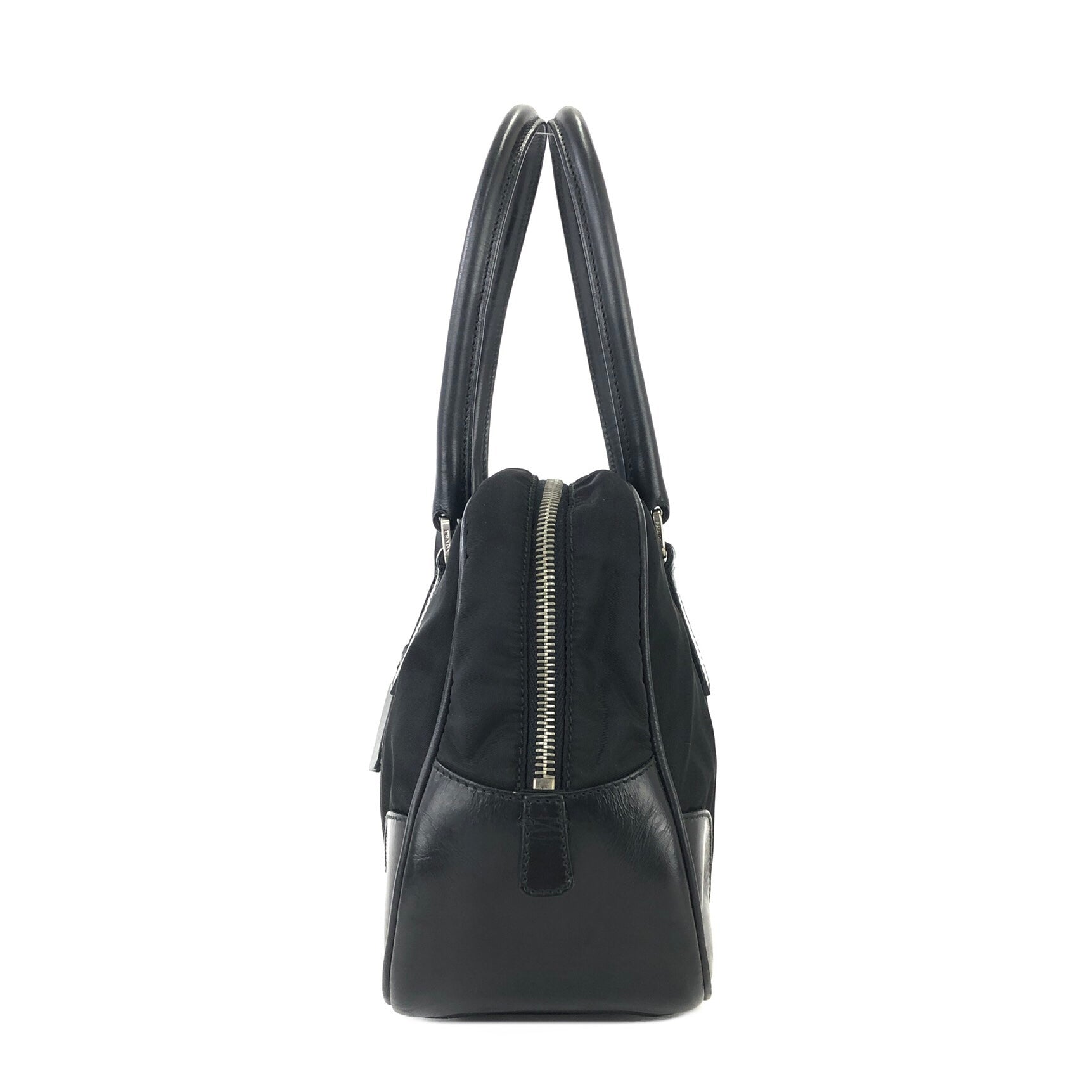 Prada Vintage Boston Bag in Black Nylon ref.1028057 - Joli Closet