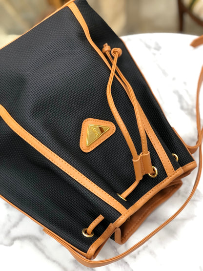 Yves Saint Laurent Triangle logo Drawstring Shoulderbag Black Vintage Old YSL xsyy46