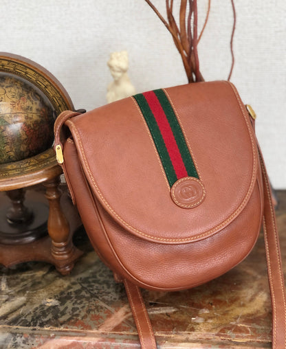GUCCI Sherry line logo Round Crossbody Shoulder bag Brown Old Gucci vintage a7crwk