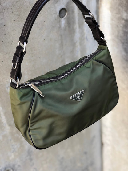 PRADA 三角形標誌尼龍單肩包 Hobobag 橄欖綠復古 2psmea