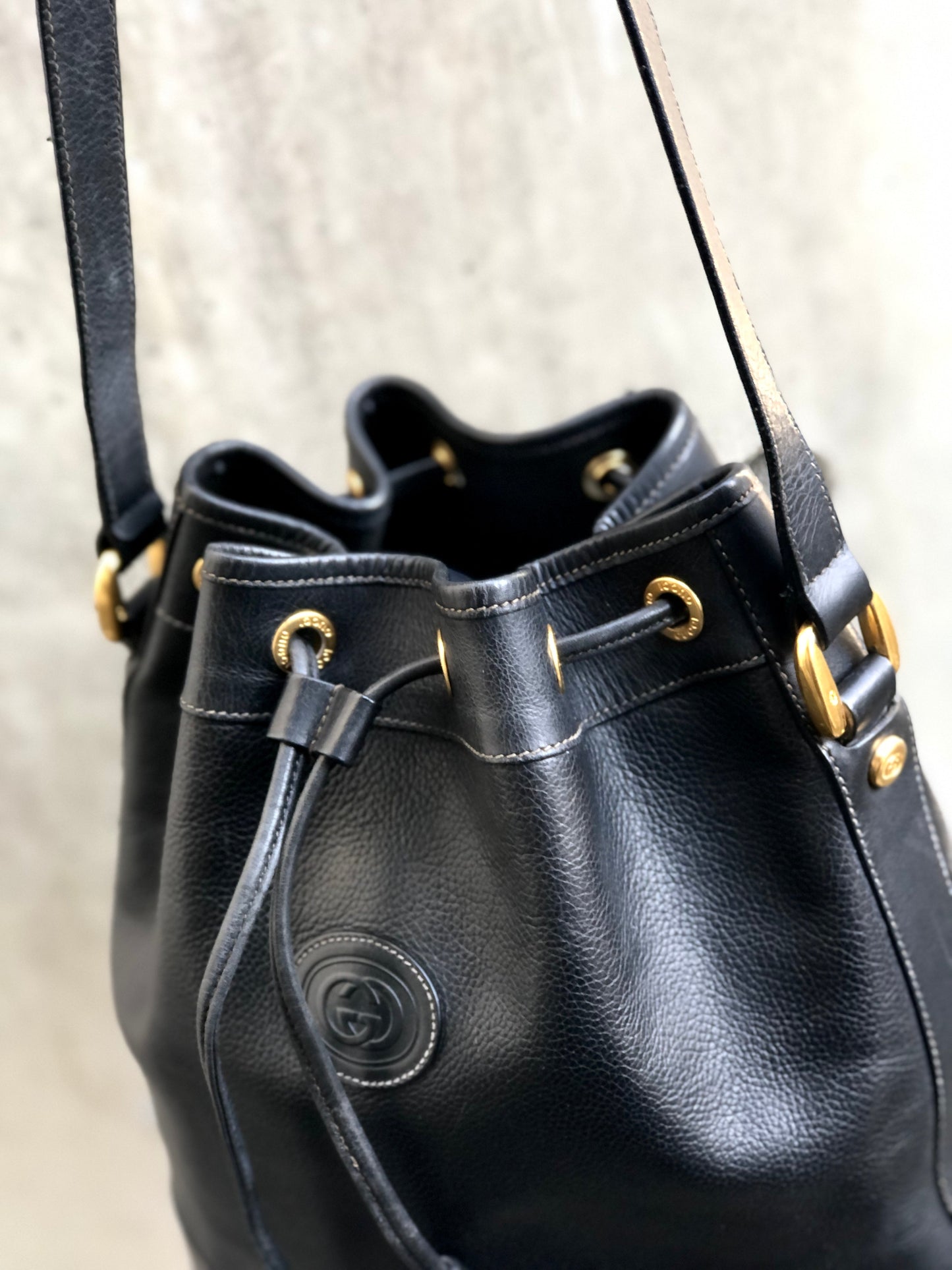 GUCCI GG logo Leather Drawstring Shoulder bag Black Vintage Old Gucci 22ci4h