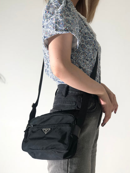 PRADA Triangle Logo Nylon Shoulder bag Black Vintage nzkhnd