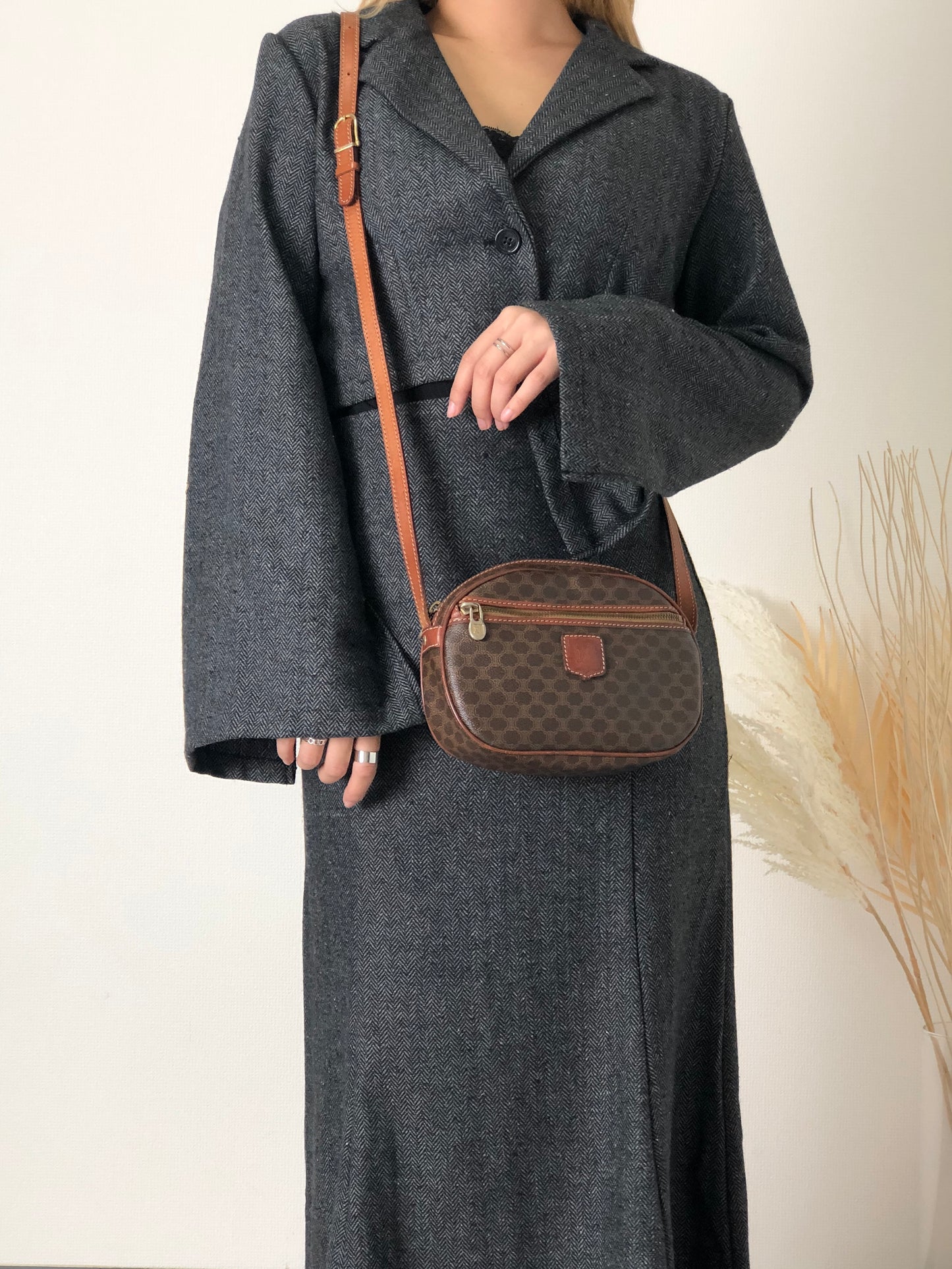 CELINE Macadam Blason Leather Shoulder bag Round bag Brown Vintage 6v63xp