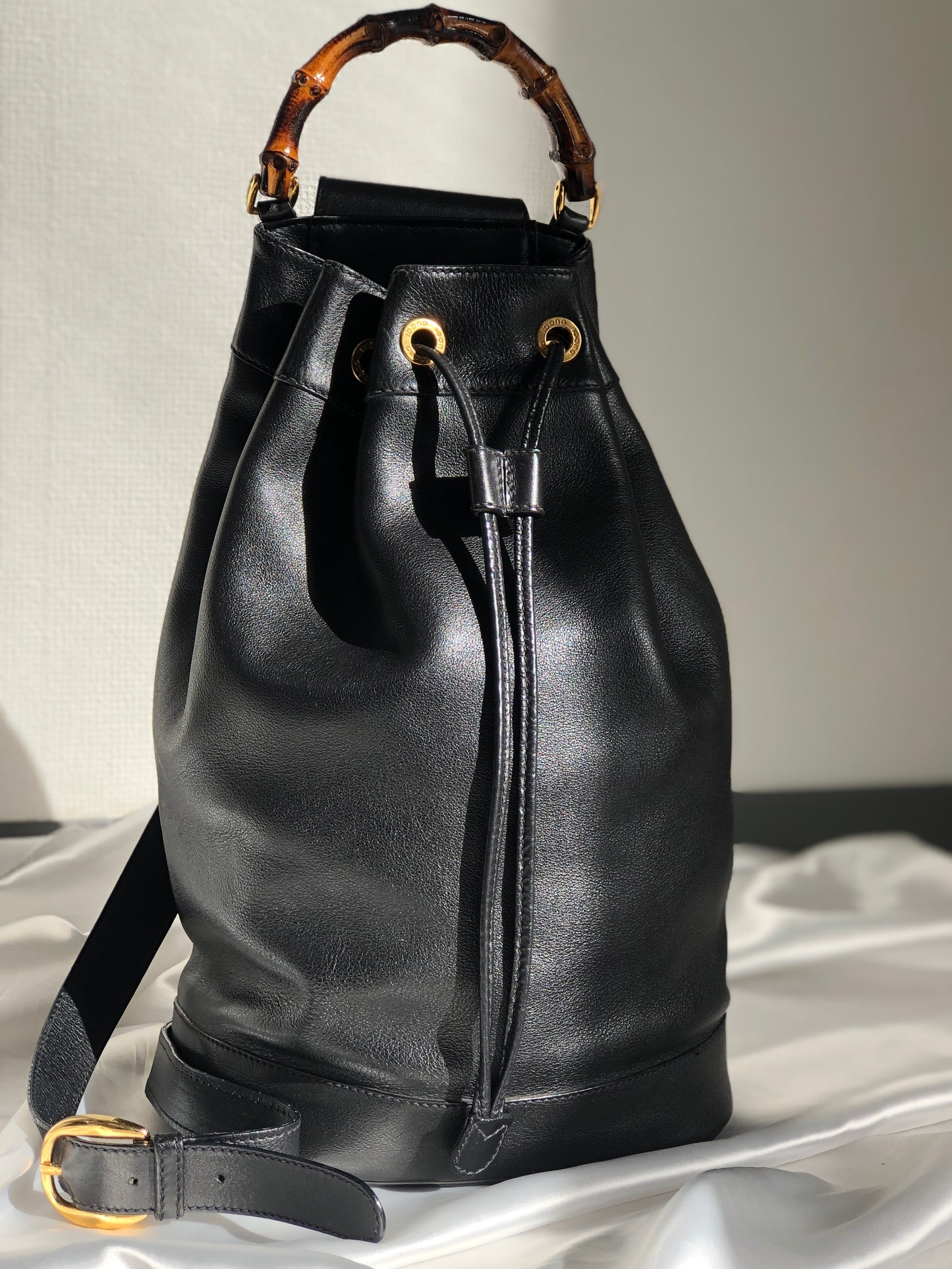GUCCI Bamboo Leather Drawstring One Shoulder bag Sling Bag Black Vintage vs7u5a