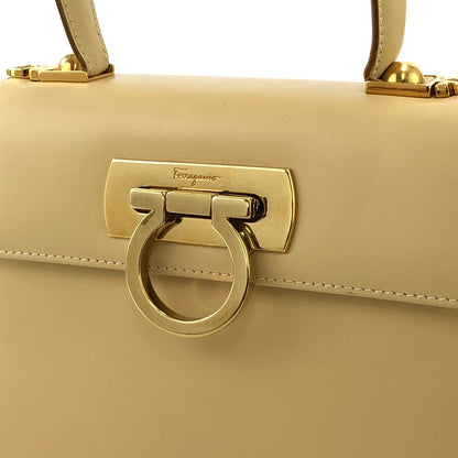 Salvatore Ferragamo Gancini 皮革頂部手把手提包米色復古 2xyxrd 