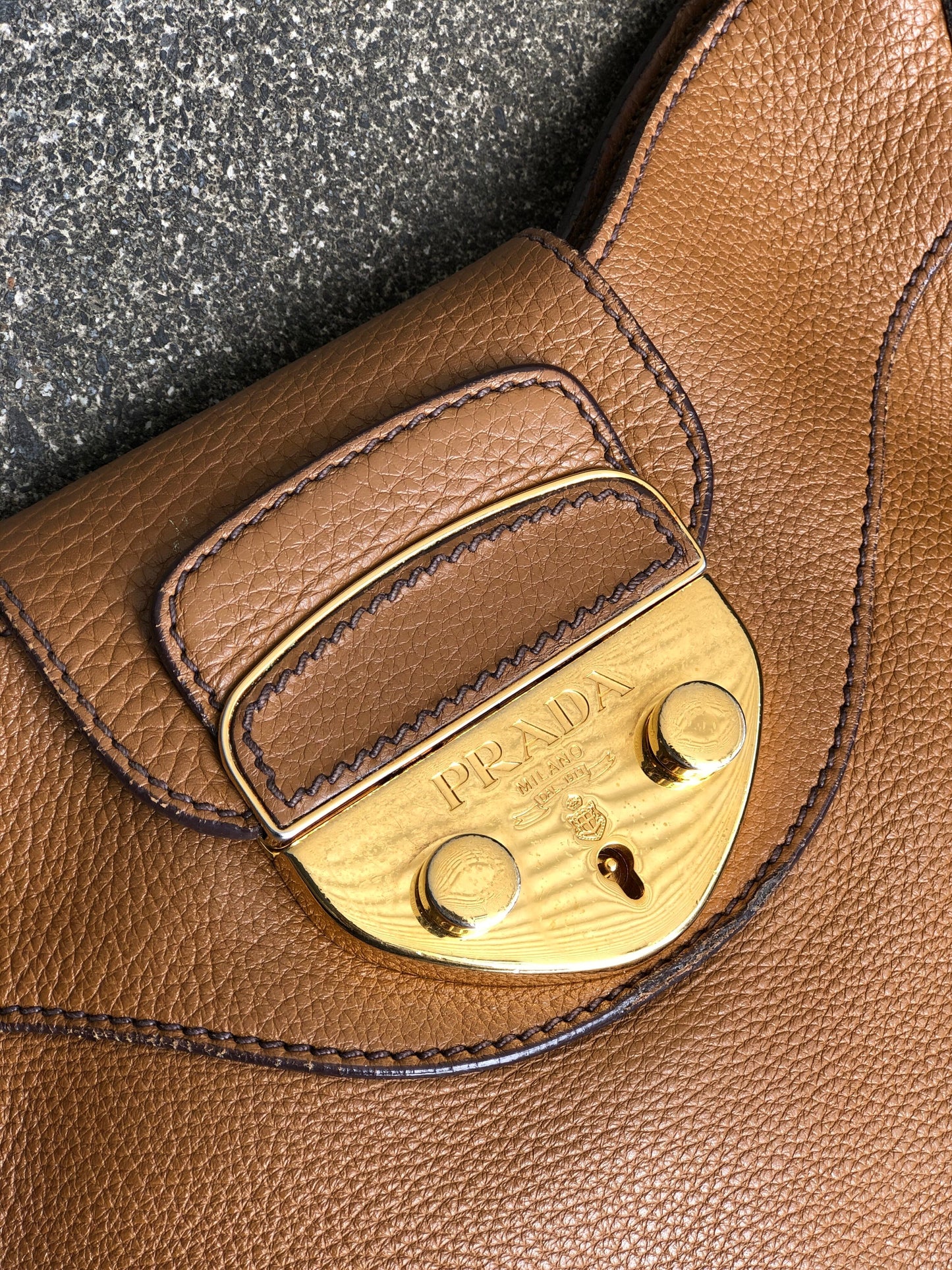 PRADA front lock logo leather hobo shoulder bag brown vintage b3ar2c