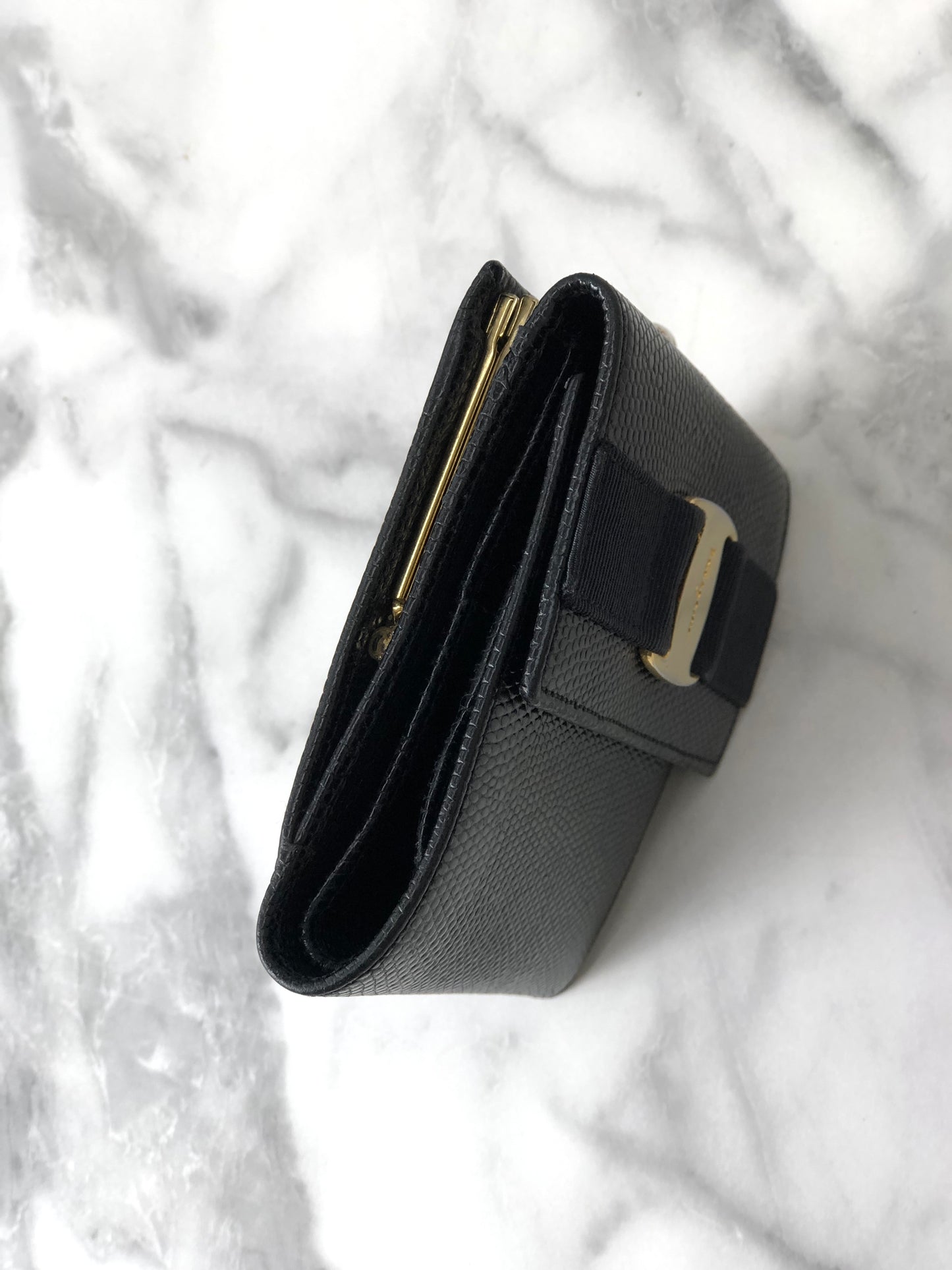 Salvatore Ferragamo Vala Ribbon  Leather Metal Clasp Folded Wallet Black Vintage 2hapn4