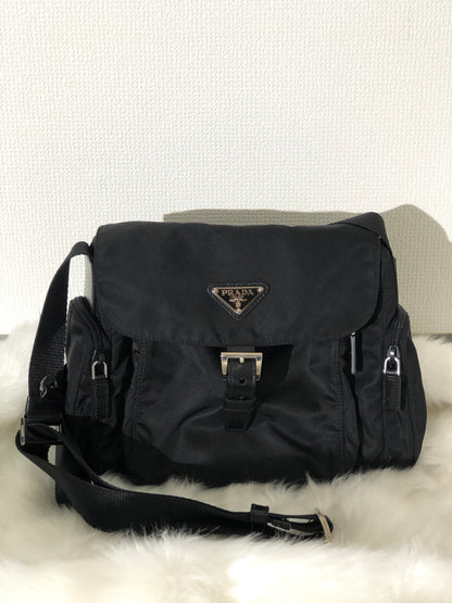 PRADA Triangle Logo Logo Motif Nylon Shoulder bag Black Vintage b8ck4u