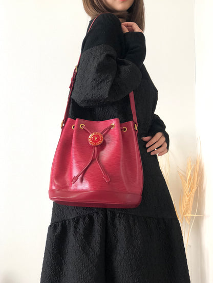 VALENTINO GARAVANI Logo Leather Drawstring Shoulder bag Red Vintage hmfhjg