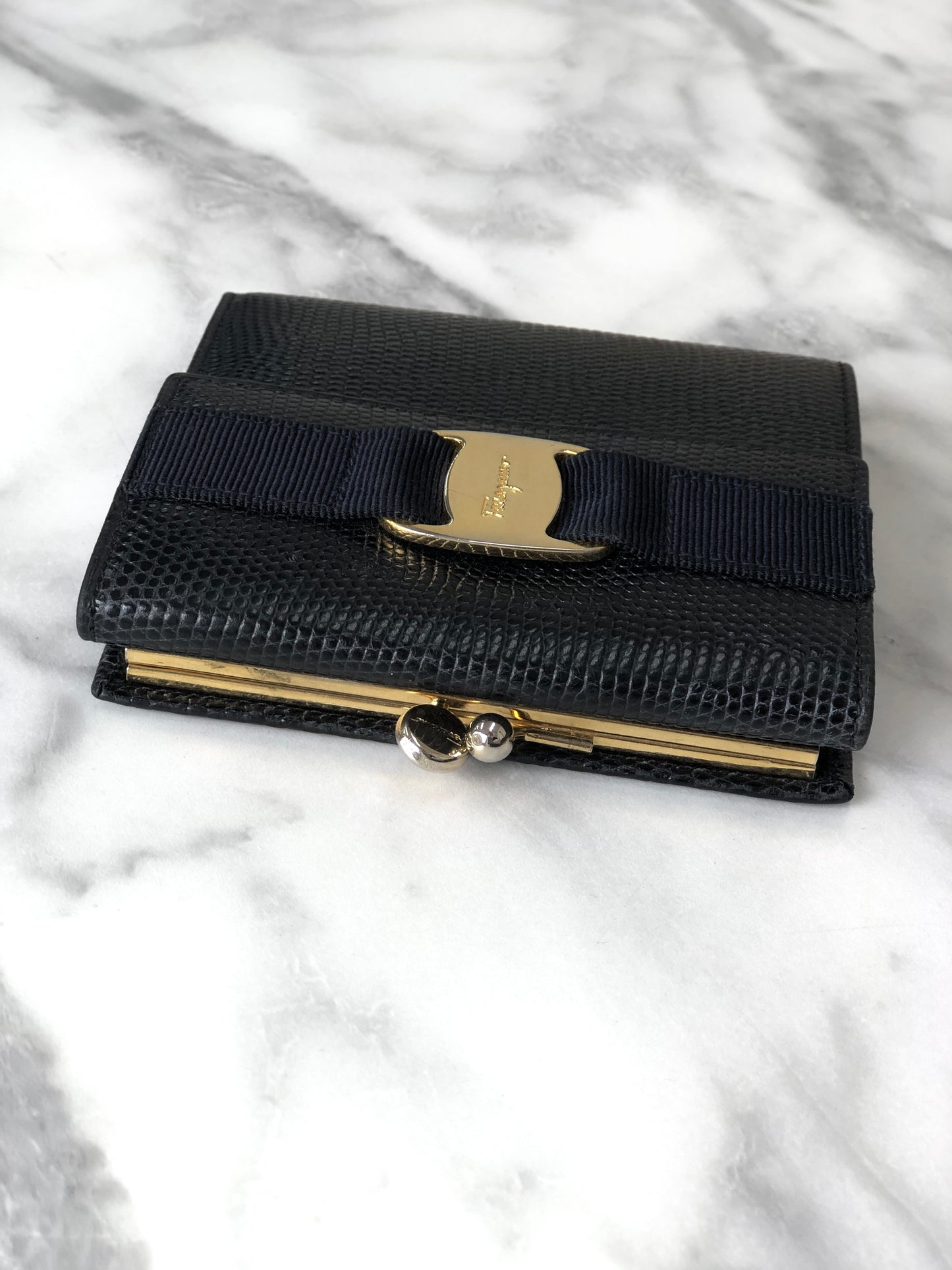 Salvatore Ferragamo Vala Ribbon  Leather Metal Clasp Folded Wallet Black Vintage 2hapn4