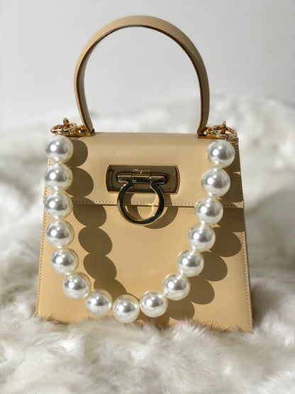 Salvatore Ferragamo Gancini 皮革頂部手把手提包米色復古 2xyxrd 