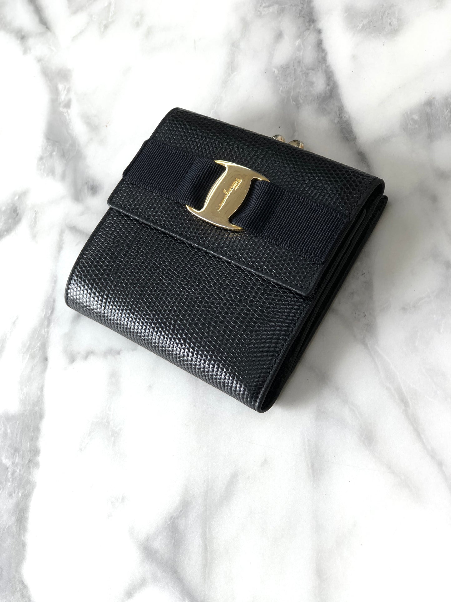 Salvatore Ferragamo Vala Ribbon  Leather Metal Clasp Folded Wallet Black Vintage 2hapn4