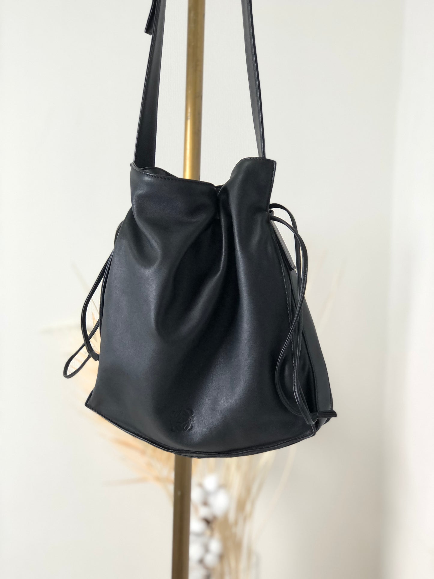 LOEWE Anagram Flamenco Leather Drawstring Shoulder bag Black Vintage 43furh